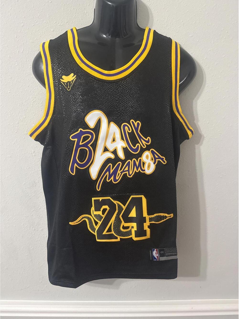 Los Angeles Lakers Kobe Bryant Jersey Size Men’s Small